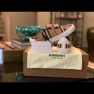 NIB Burberry Kids Mini Markham Sneaker